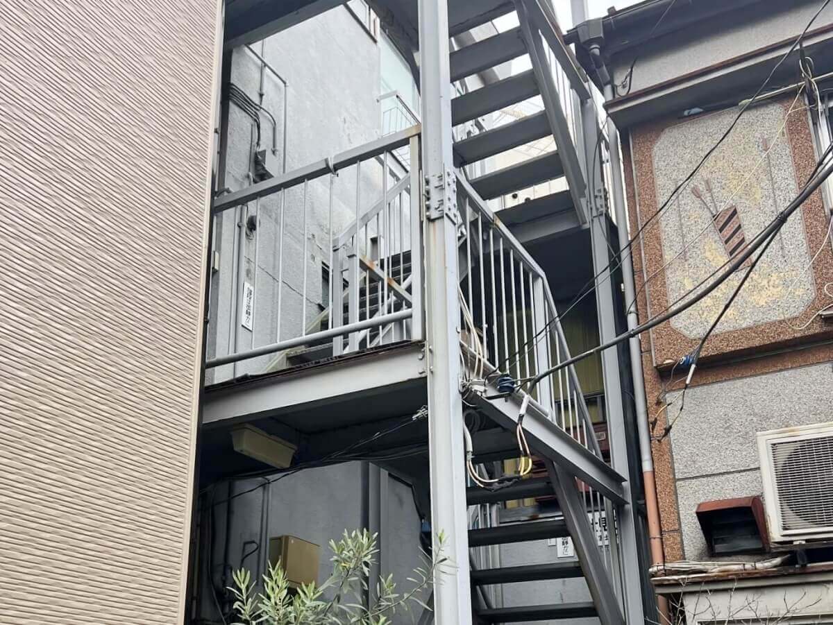 東京都板橋区の旧耐震の再建築不可鉄骨アパート工事前
